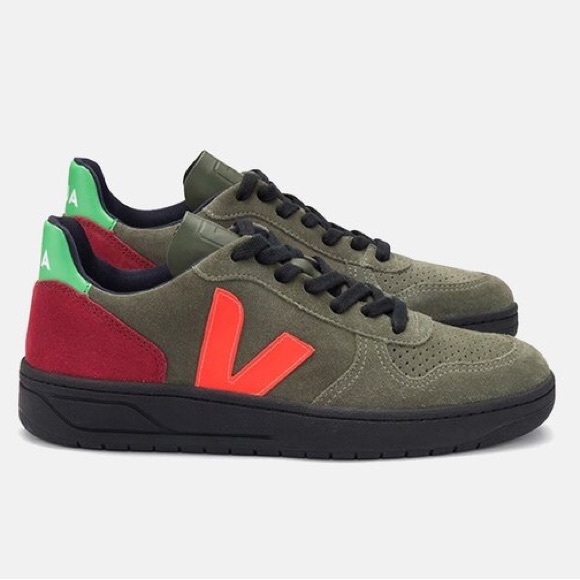 Veja Other - Veja V-10 Bastille Trainers in Olive and Black